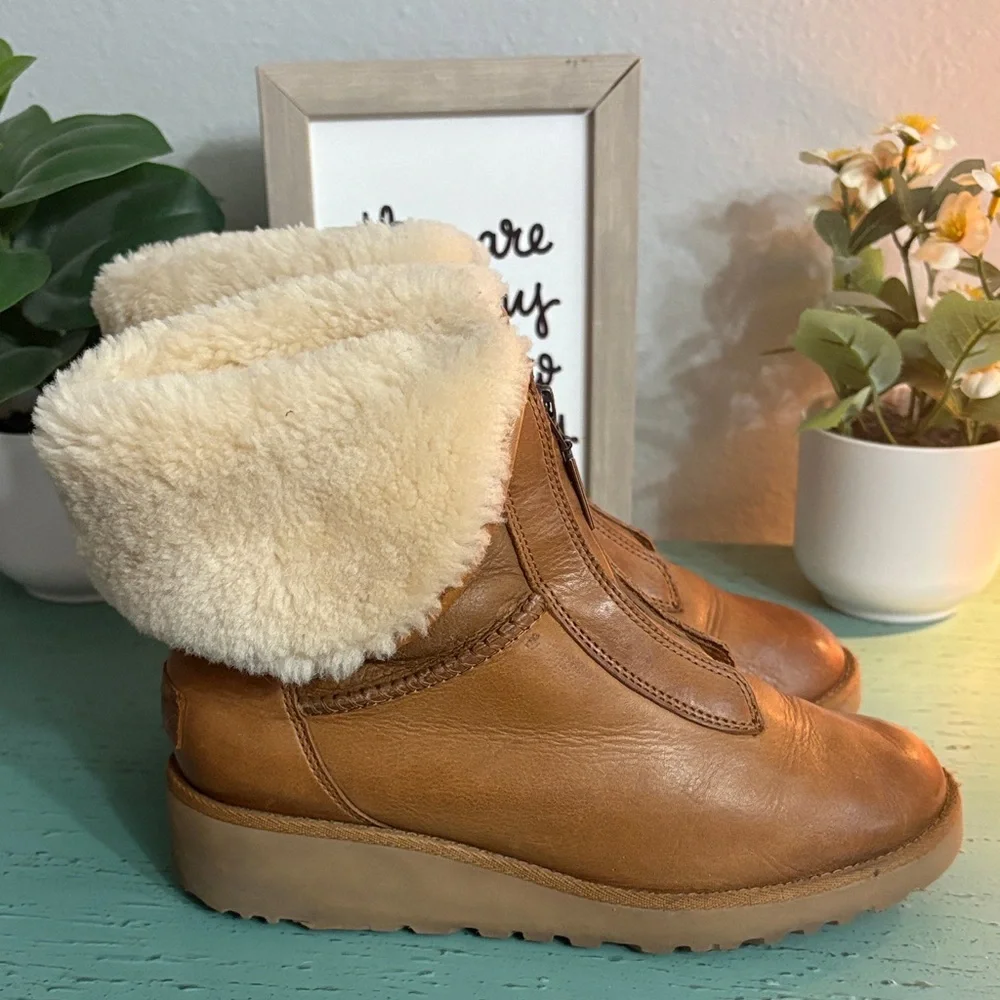 UGG Cream Shearling Boots SZ 5.5 Wos box 155 - Picture 1 of 7